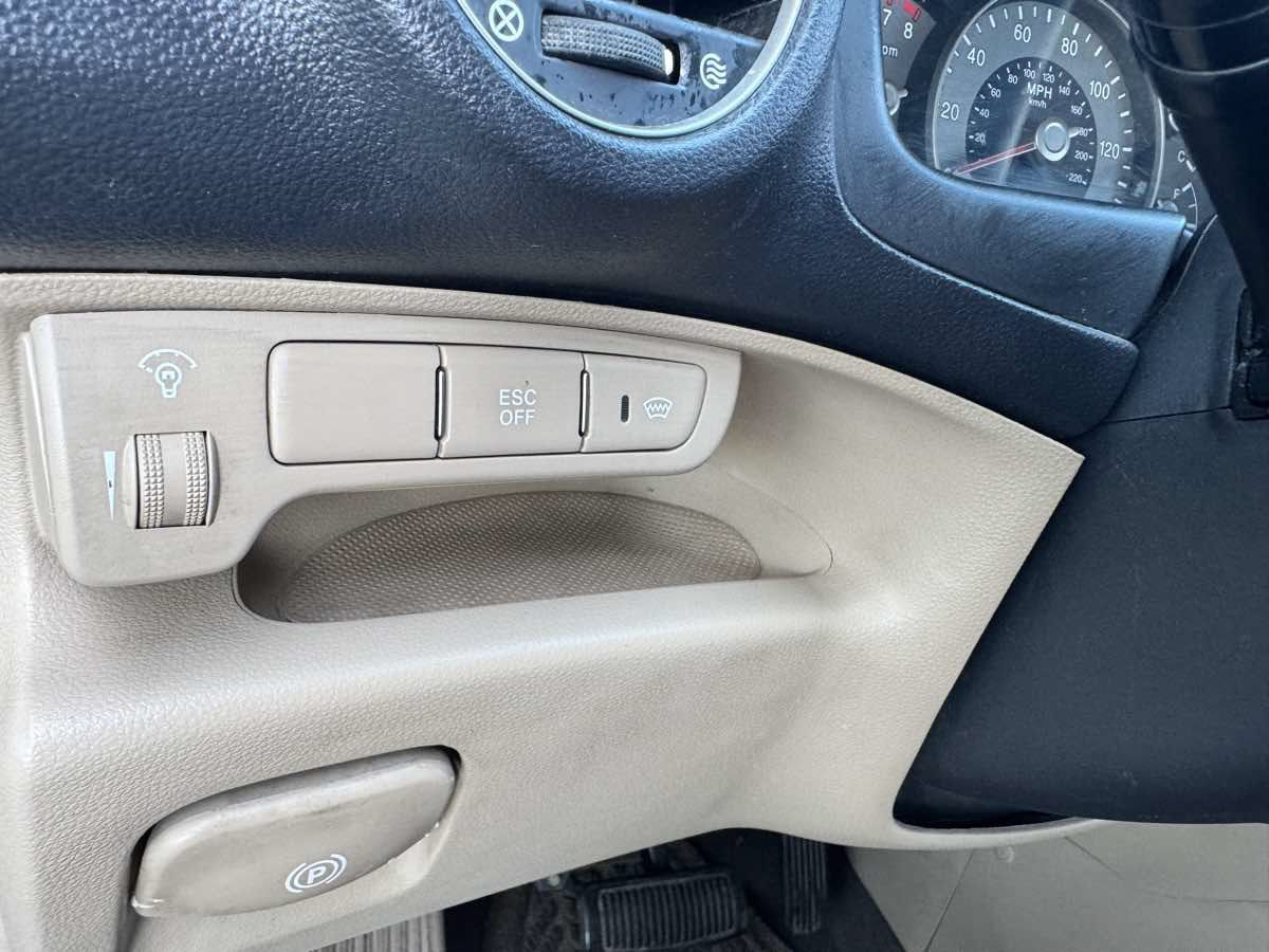 Used 2007 Kia Rondo EX w/ Premium Pkg FWD image 37