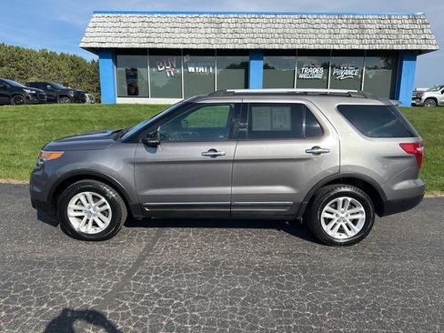 Used 2013 Ford Explorer XLT image 3