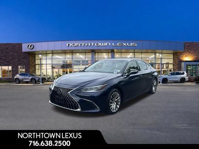 Used 2022 Lexus ES 350 Ultra Luxury w/ Accessory Package 2
