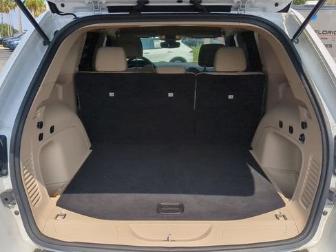 Used 2022 Jeep Grand Cherokee Laredo E RWD image 14