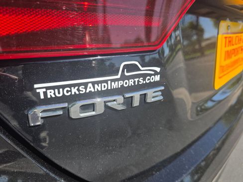 Used 2020 Kia Forte LXS FWD image 5