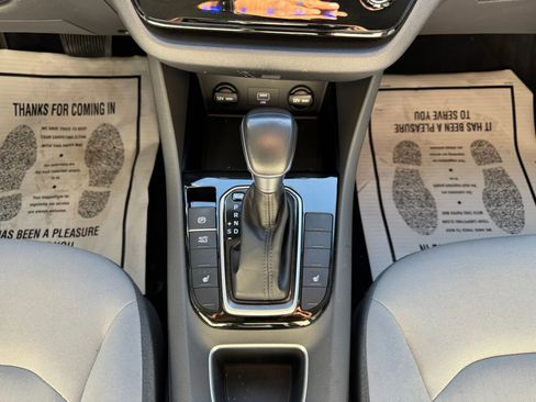 Used 2022 Hyundai Ioniq SE image 29