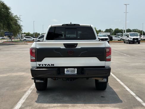 Used 2024 Nissan Titan PRO-4X w/ Pro-4x Convenience Package AWD/4WD image 10