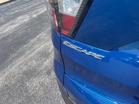 Used 2018 Ford Escape SEL w/ Ford Safe & Smart Package AWD/4WD image 8
