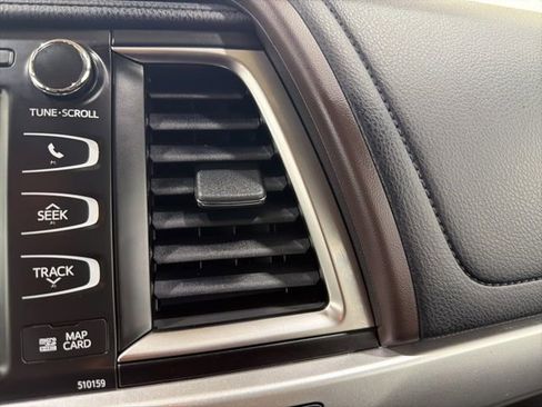 Used 2016 Toyota Highlander XLE AWD/4WD image 41