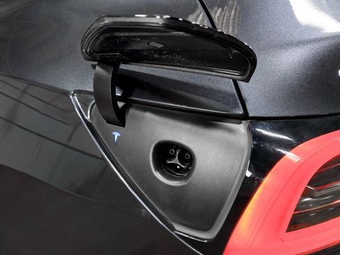 Used 2024 Tesla Model Y Long Range RWD image 5