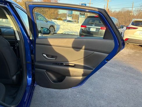 Used 2023 Hyundai Elantra SEL w/ Convenience Package image 40