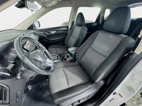 Certified 2019 Nissan Rogue SV w/ Premium Package image 12