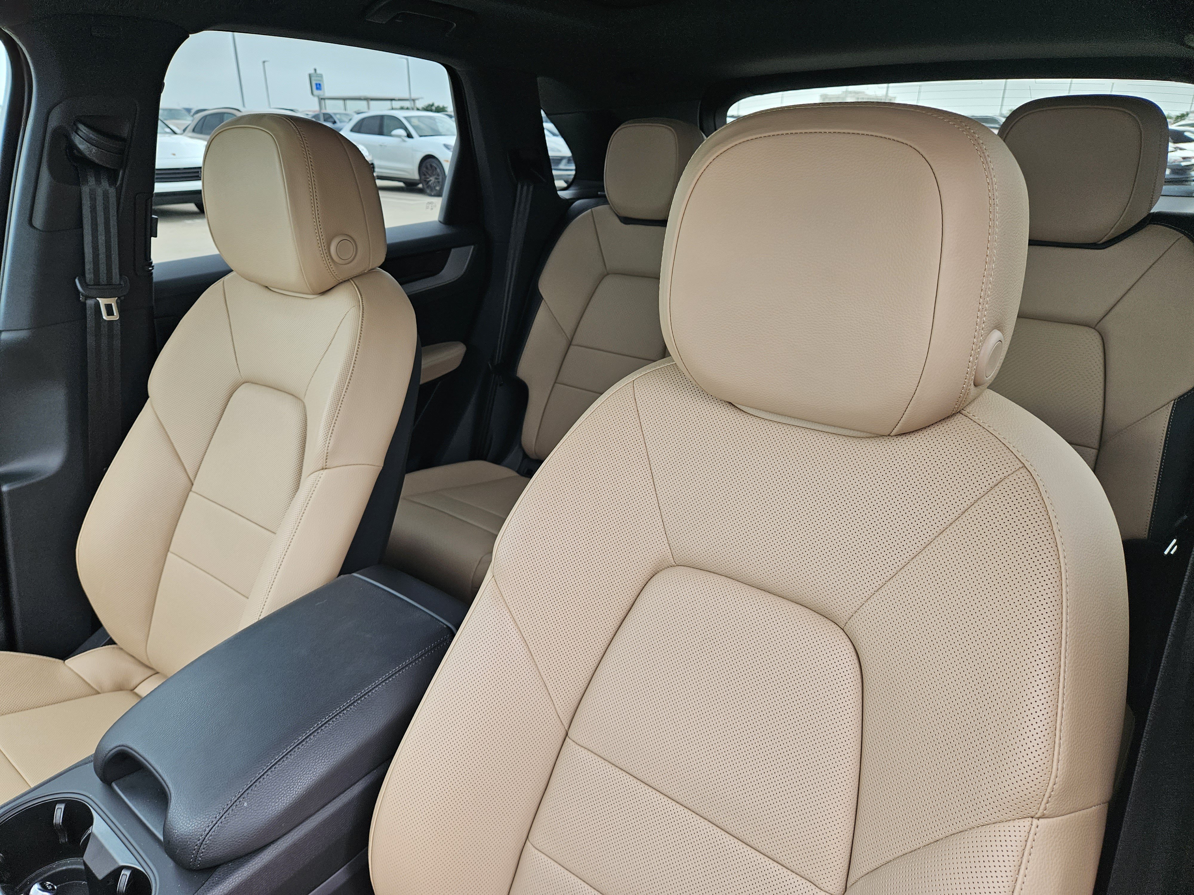 Certified 2026 Porsche Cayenne AWD/4WD image 6