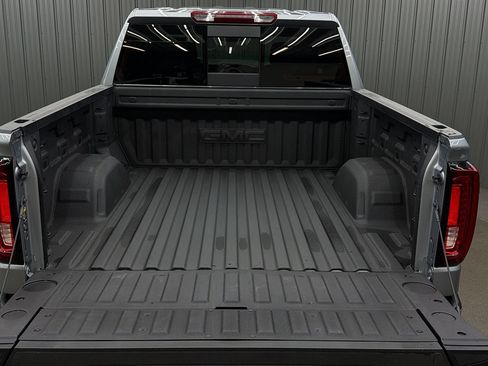 Used 2026 GMC Sierra 1500 SLT w/ SLT Premium Plus Package AWD/4WD image 17