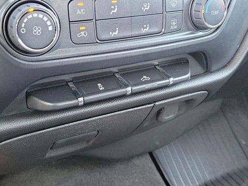 Used 2018 Chevrolet Silverado 1500 Custom w/ Custom Value Package image 21