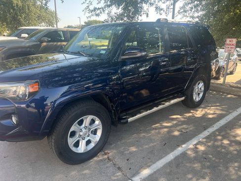 Used 2020 Toyota 4Runner SR5 Premium w/ Moonroof Package AWD/4WD image 2