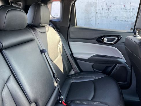 Used 2025 Jeep Compass Limited image 37