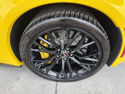 Used 2015 Chevrolet Corvette Z06 w/ Z07 Performance Package RWD image 48