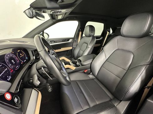 Certified 2024 Porsche Cayenne w/ Premium Package Plus (PFM) AWD/4WD image 5