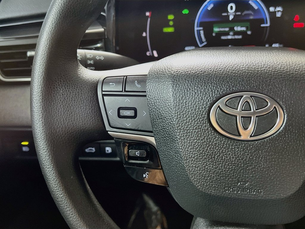 Used 2025 Toyota Camry LE FWD image 16