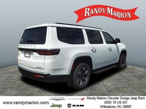 New 2023 Jeep Wagoneer Series III w/ Convenience Group I AWD/4WD image 7