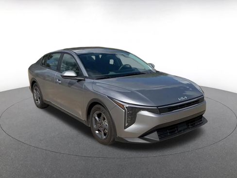 Used 2025 Kia K4 LXS image 2