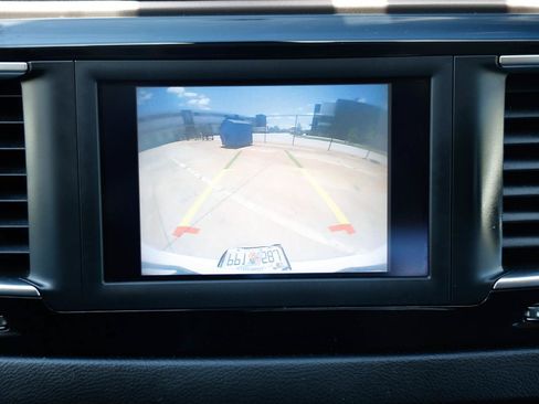 Used 2019 Chrysler Pacifica Touring-L FWD image 34