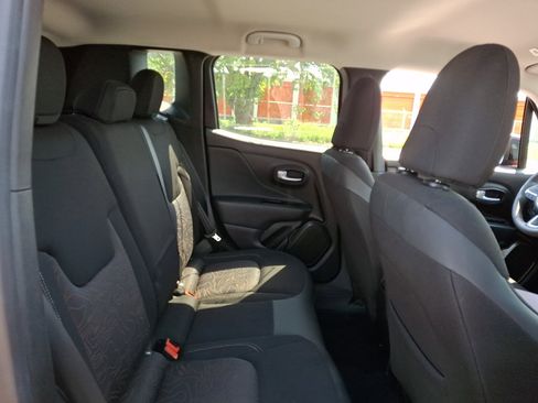 Used 2023 Jeep Renegade Latitude AWD/4WD image 15