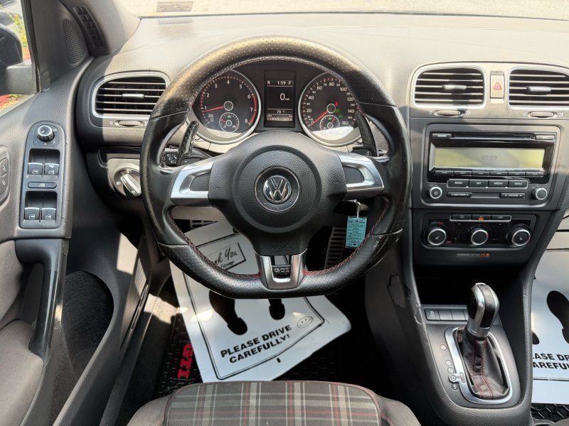 Used 2011 Volkswagen Golf 4-Door FWD image 11