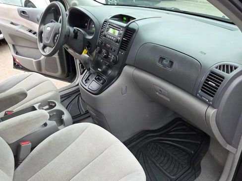 Used 2007 Kia Sedona LX image 38