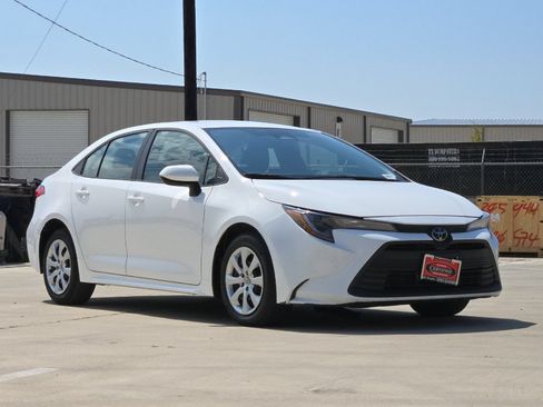 Used 2025 Toyota Corolla LE FWD image 7