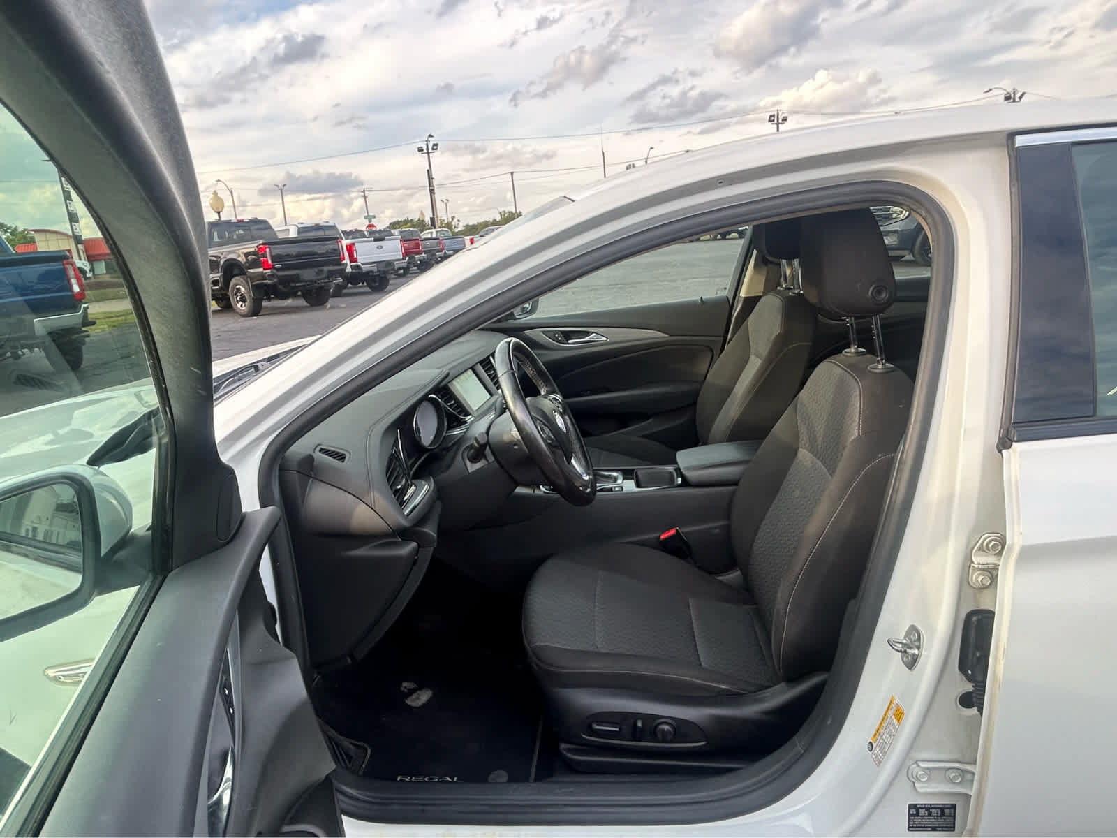 Used 2019 Buick Regal Preferred FWD image 12