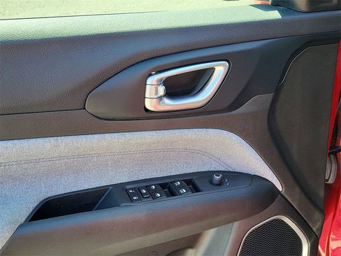 Used 2024 Jeep Compass Latitude image 15