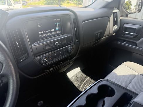 Used 2018 Chevrolet Silverado 1500 Custom w/ Custom Value Package AWD/4WD image 19