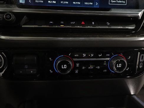Used 2022 Chevrolet Silverado 1500 LT Trail Boss w/ Convenience Package II AWD/4WD image 6