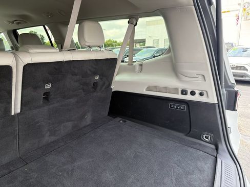 Used 2024 Jeep Wagoneer L Series II w/ Flexible Seating Group AWD/4WD image 11