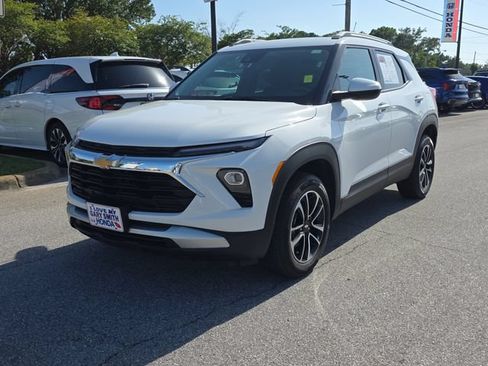 Used 2025 Chevrolet TrailBlazer LT AWD/4WD image 8