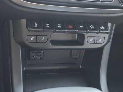 Used 2022 Chevrolet Colorado ZR2 w/ ZR2 Midnight Special Edition AWD/4WD image 23