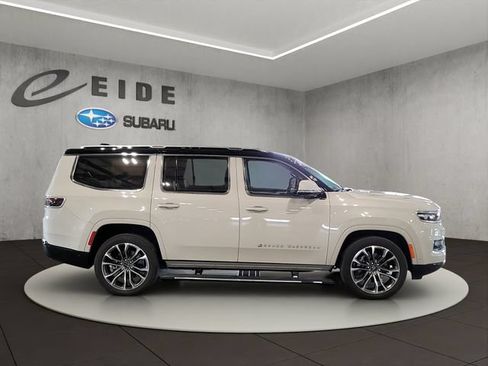 Used 2022 Jeep Grand Wagoneer Series III w/ HD Trailer Tow Package AWD/4WD image 13