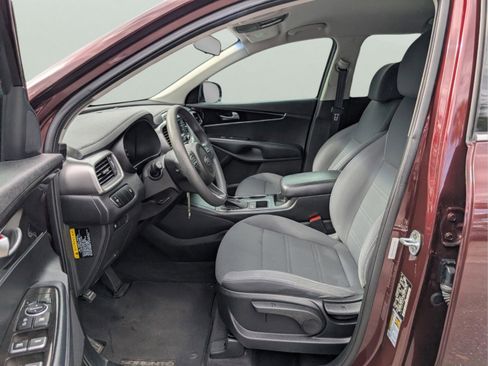Used 2017 Kia Sorento LX image 12