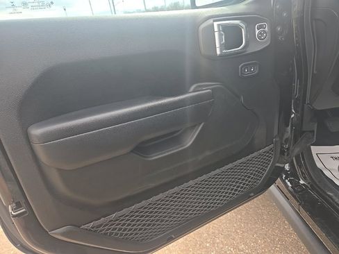 Used 2021 Jeep Gladiator Willys image 13