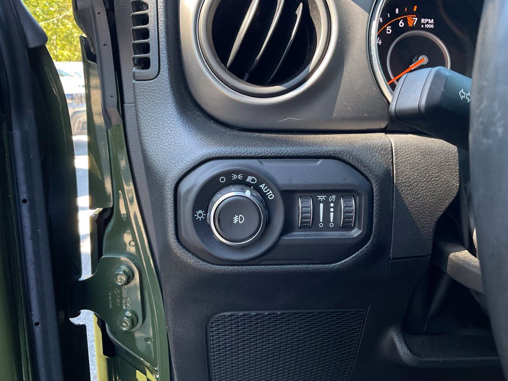 Used 2022 Jeep Wrangler Sport AWD/4WD image 13