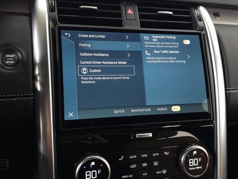 Used 2025 Land Rover Discovery Dynamic SE image 28