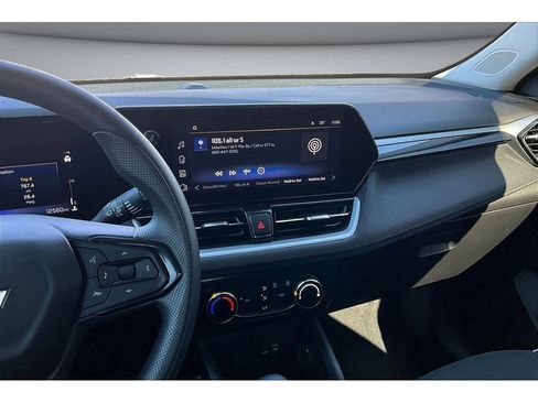 Used 2024 Chevrolet TrailBlazer LT w/ Driver Confidence Package FWD image 7