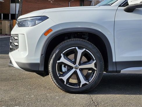 New 2026 Volkswagen Tiguan SE image 9