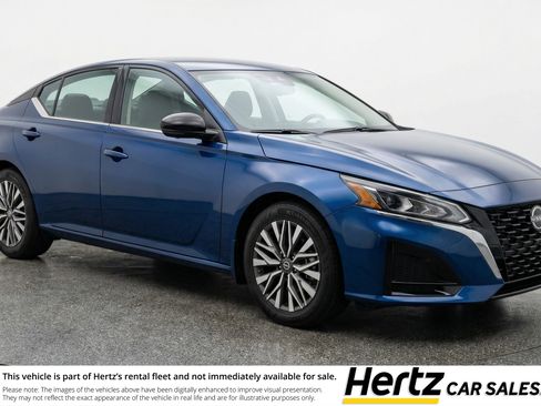 Used 2025 Nissan Altima 2.5 SV image 1