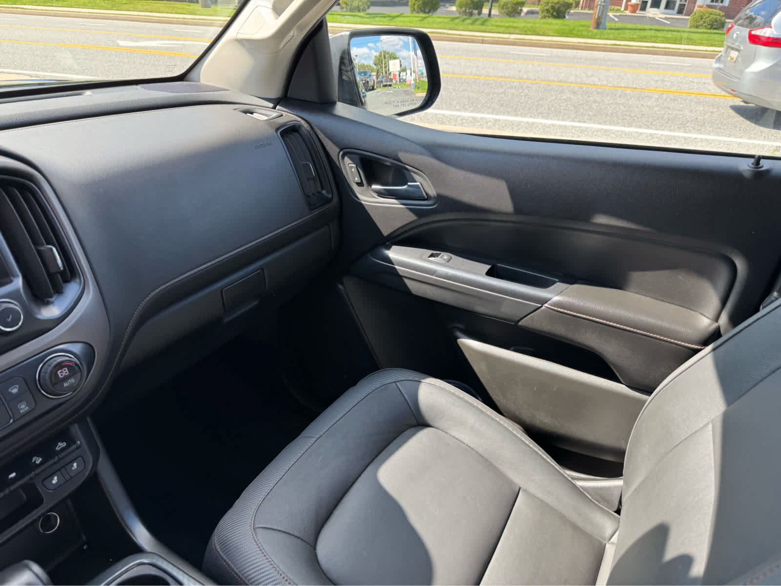Used 2021 GMC Canyon AT4 w/ Driver Alert Package AWD/4WD image 20