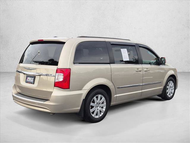 Used 2015 Chrysler Town & Country Touring FWD image 5