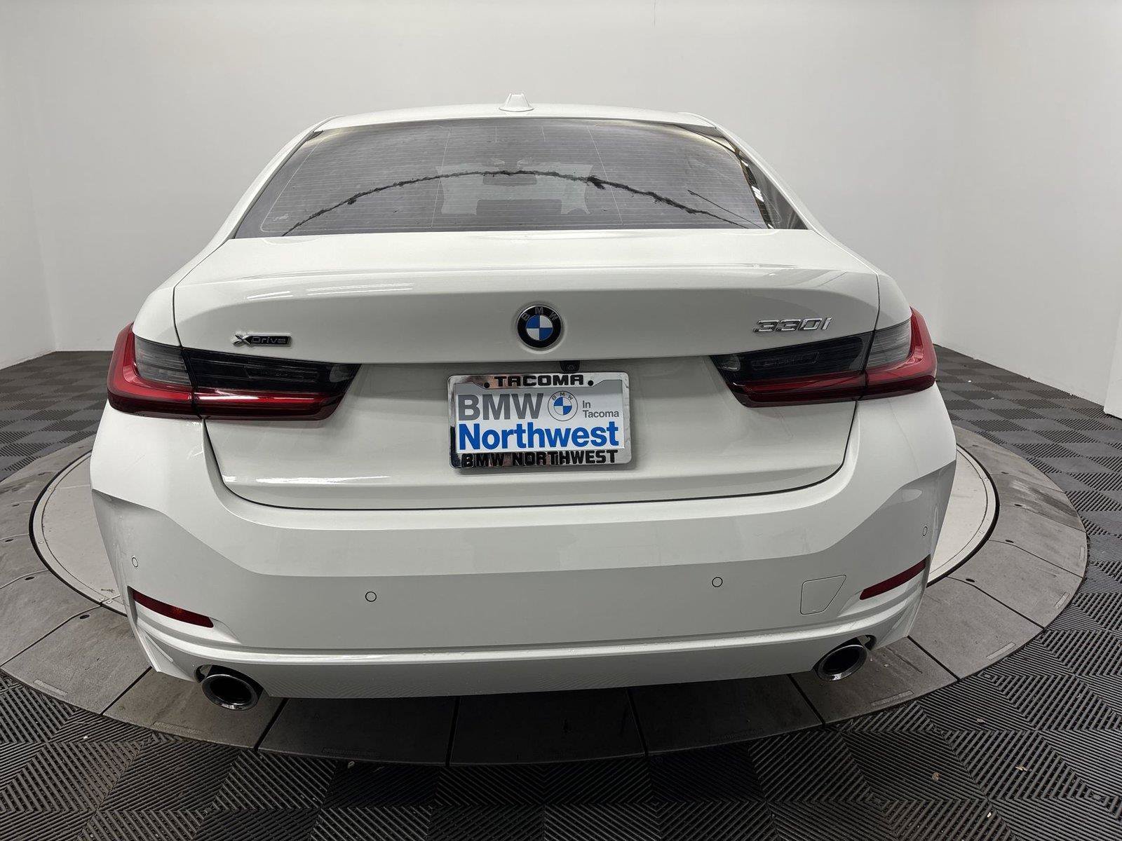 Used 2024 BMW 330i xDrive Sedan w/ Convenience Package AWD/4WD image 15