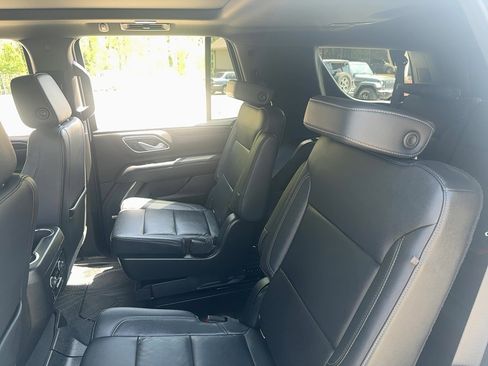Used 2021 Chevrolet Tahoe Z71 w/ Luxury Package AWD/4WD image 10