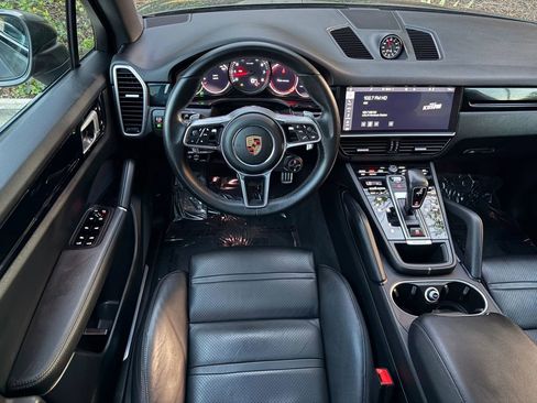 Used 2020 Porsche Cayenne S w/ Premium Package image 21