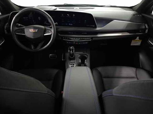 Used 2024 Cadillac XT4 Sport image 8