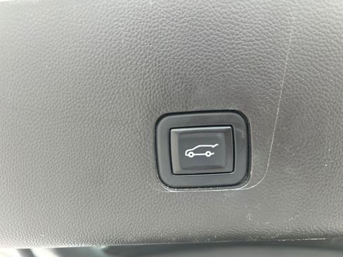Used 2022 Chevrolet Traverse LT AWD/4WD image 24