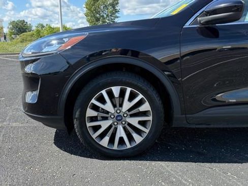 Used 2021 Ford Escape Titanium image 11